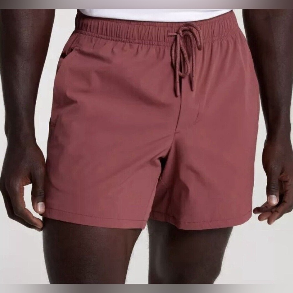 NWT VRST Men’s 5” Everyday Shorts in Desert Rust in size Small